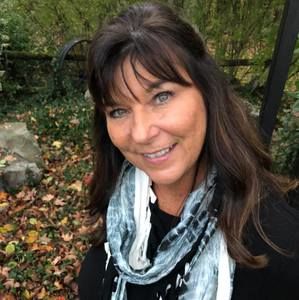 Meet your Posher, Debra